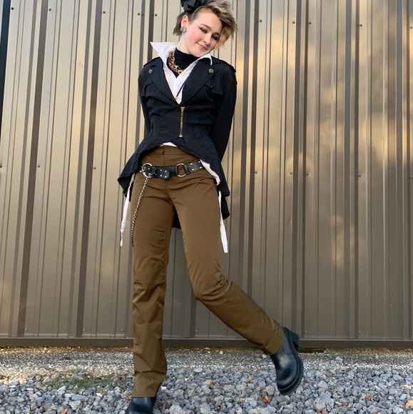 Meet your Posher, Evelyn - Picture 6 of 6